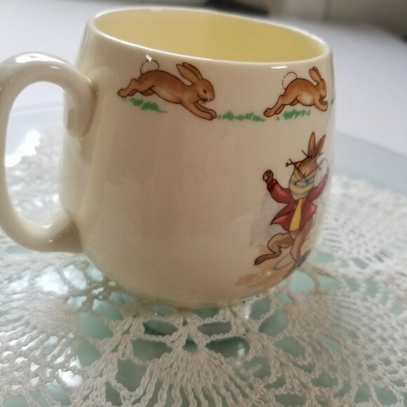 Royal Doulton Bunnykins cup Bunnies Knitting/Unravelling Yarn made in England - Picture 5 of 11